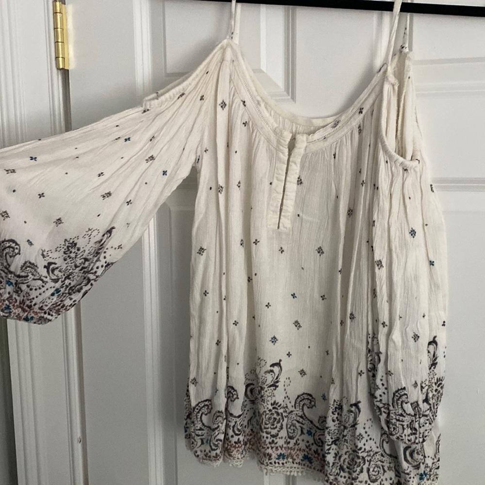 Ecote (urban outfitters) top with open shoulders and crochet detailing on hem
